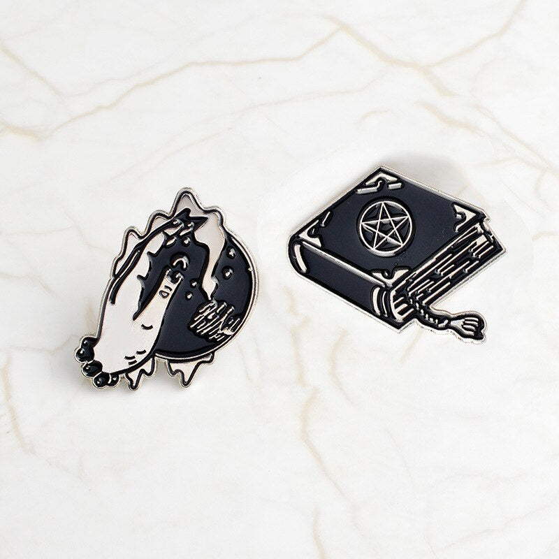 Black Witch Pins Spell Book Magical Crystal Ball Hand Brooches Enamel Dark Punk Lapel Pin Button Badges Jewelry Gift for Witches