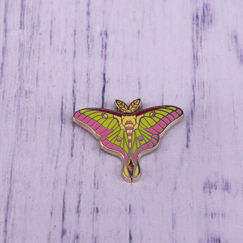 Excellent Quality Skull Butterfly Moth Enamel Lapel Pin Brooch Collection Celestial Moon Witch Badge Bag Spooky Halloween Decor