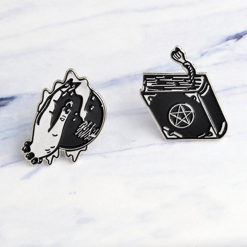 Black Witch Pins Spell Book Magical Crystal Ball Hand Brooches Enamel Dark Punk Lapel Pin Button Badges Jewelry Gift for Witches