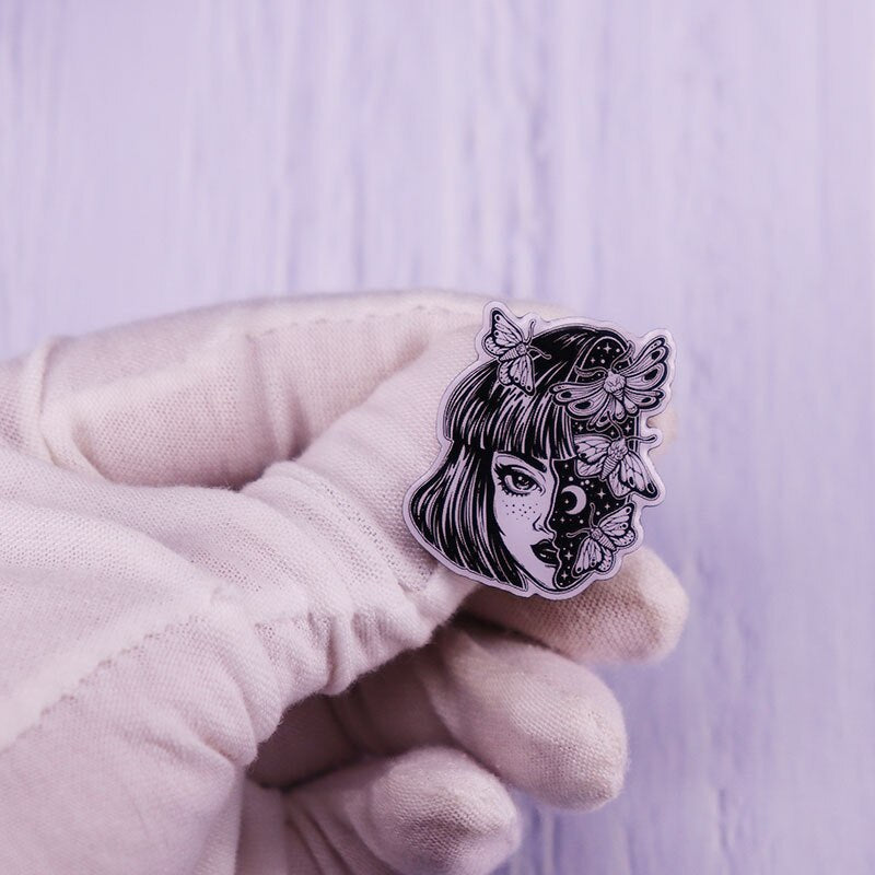 Excellent Quality Skull Butterfly Moth Enamel Lapel Pin Brooch Collection Celestial Moon Witch Badge Bag Spooky Halloween Decor