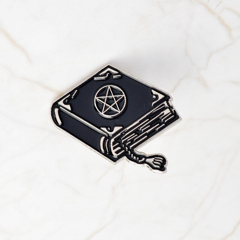 Black Witch Pins Spell Book Magical Crystal Ball Hand Brooches Enamel Dark Punk Lapel Pin Button Badges Jewelry Gift for Witches