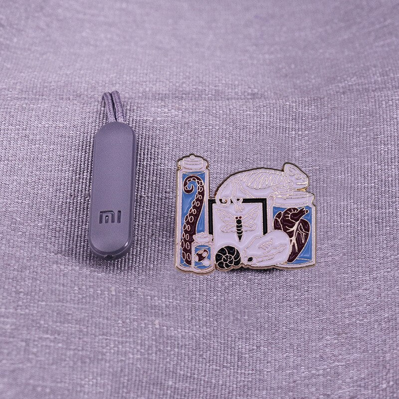 Excellent Quality Skull Butterfly Moth Enamel Lapel Pin Brooch Collection Celestial Moon Witch Badge Bag Spooky Halloween Decor